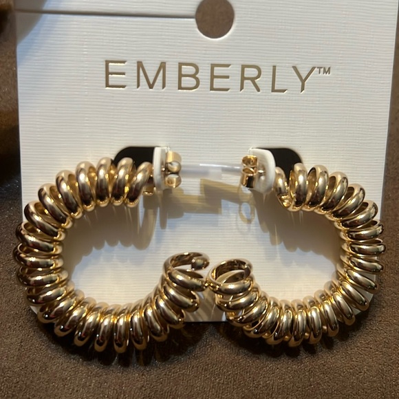 NWT Emberly Gold Tone Spiral Textured C-Hoop Earrings - Picture 1 of 2